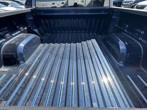 Used 2022 Chevrolet Silverado 1500 LT AWD/4WD image 29