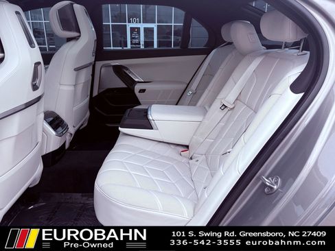 Used 2023 BMW 740i RWD image 10