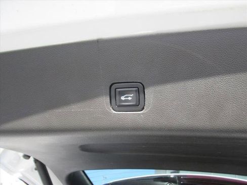 Used 2022 Chevrolet Traverse High Country image 36