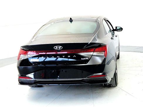 Used 2023 Hyundai Elantra Limited image 5