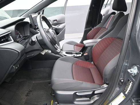 Used 2025 Toyota Corolla SE image 10