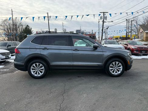 Used 2018 Volkswagen Tiguan SE w/ Panoramic Sunroof Package image 14