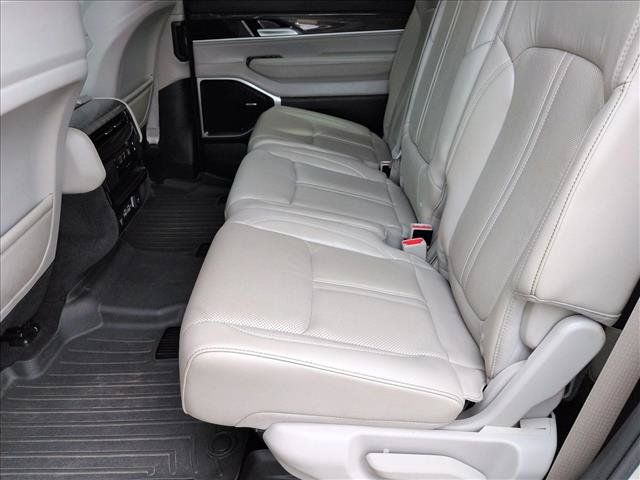 Used 2022 Jeep Wagoneer Series II AWD/4WD image 27