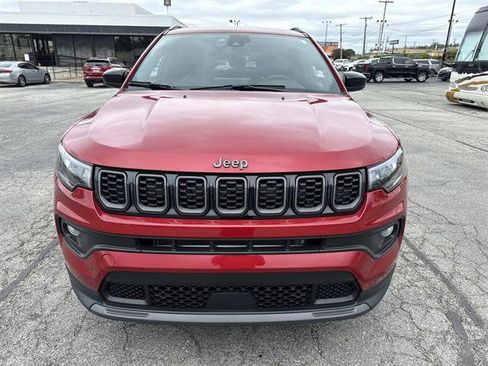 Used 2025 Jeep Compass Latitude w/ Altitude Special Edition AWD/4WD image 2