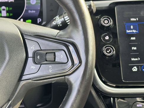 Used 2023 Chevrolet Bolt EUV Premier w/ Sun & Sound Package FWD image 8