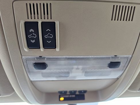 Used 2013 Chevrolet Avalanche LTZ image 15