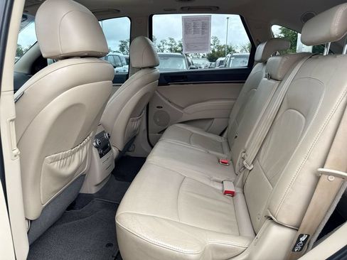 Used 2010 Hyundai Veracruz Limited w/ Rear Seat Entertainment Pkg 4 FWD image 22