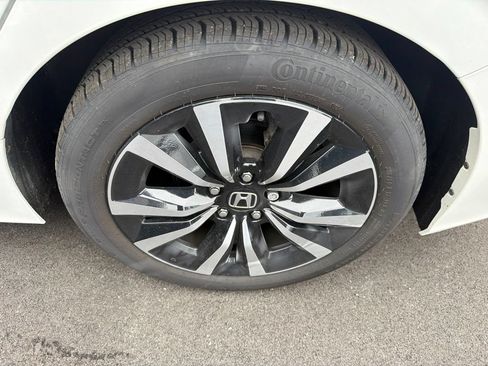 Used 2024 Honda Civic EX-L image 7