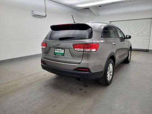 Used 2016 Kia Sorento FWD image 9
