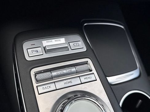 Used 2024 Genesis GV70 3.5T Sport w/ Sport Prestige Package AWD/4WD image 32