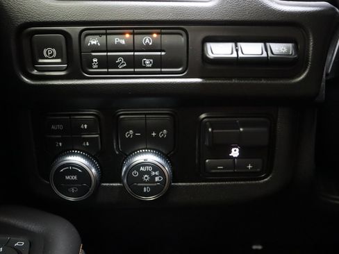 Used 2023 GMC Yukon XL AT4 w/ AT4 Premium Plus Package AWD/4WD image 29
