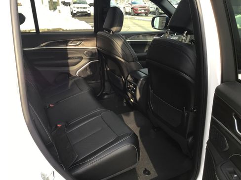 New 2026 Jeep Grand Cherokee Limited image 8