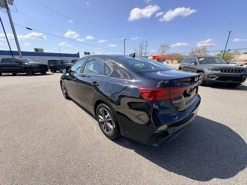 Used 2023 Kia Forte LXS FWD image 5