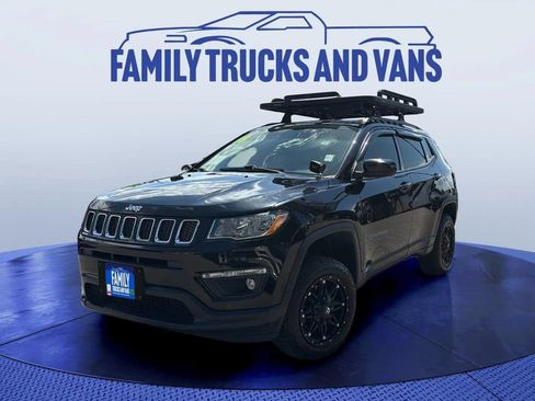 Used 2018 Jeep Compass Latitude w/ Popular Equipment Group AWD/4WD image 1