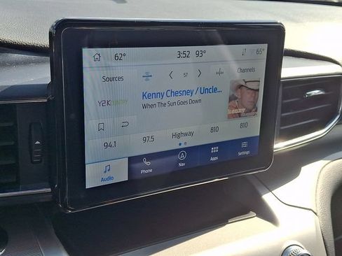 Used 2022 Ford Explorer XLT w/ Equipment Group 202A AWD/4WD image 17