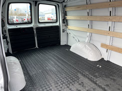 Used 2024 Chevrolet Express 2500 w/ Driver Convenience Package image 15