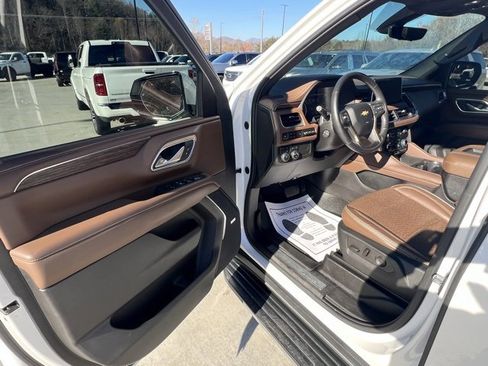 Used 2021 Chevrolet Suburban High Country image 9