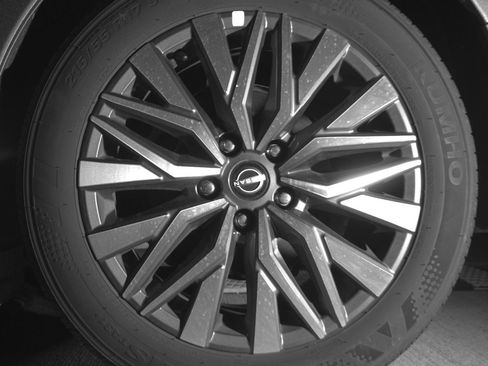 Used 2025 Nissan Altima 2.5 SV FWD image 14
