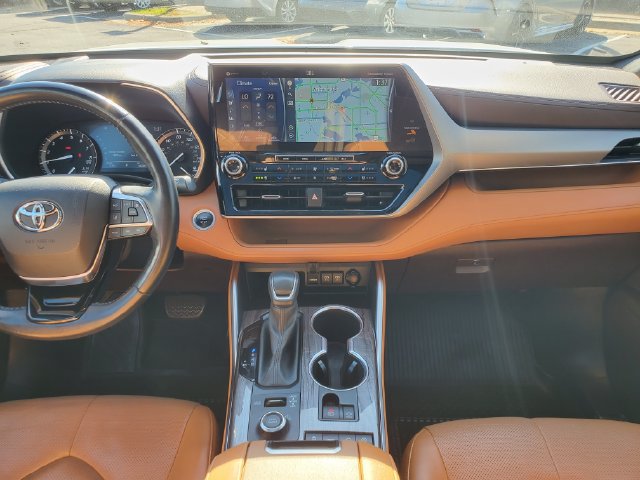 Used 2021 Toyota Highlander Platinum AWD/4WD image 16