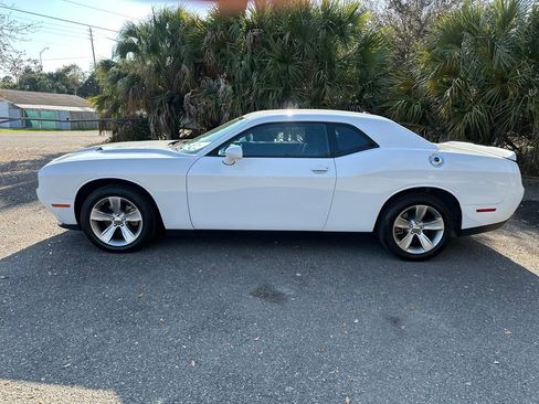 Used 2022 Dodge Challenger SXT image 8