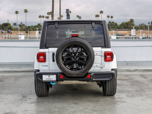 Used 2023 Jeep Wrangler Unlimited Sahara AWD/4WD image 8