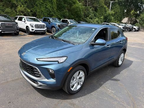 Used 2024 Buick Encore GX Preferred w/ Comfort Package AWD/4WD image 5