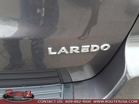 Used 2019 Jeep Grand Cherokee Laredo AWD/4WD image 18