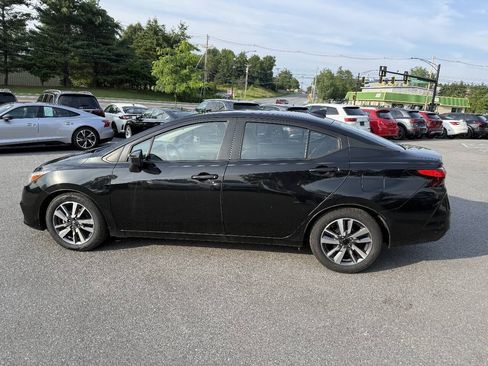 Used 2020 Nissan Versa SV FWD image 10