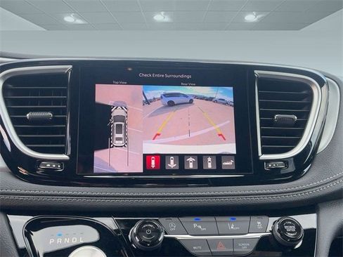 New 2026 Chrysler Pacifica Limited image 25