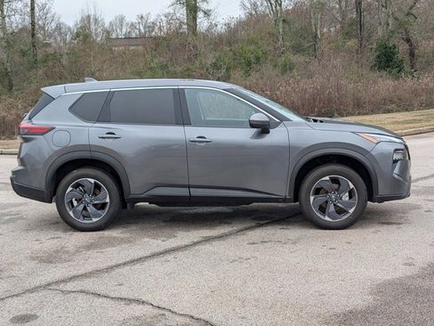 Used 2025 Nissan Rogue SV image 6