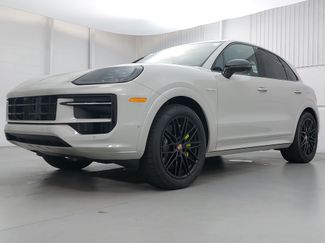 Certified 2025 Porsche Cayenne E-Hybrid AWD/4WD video 1