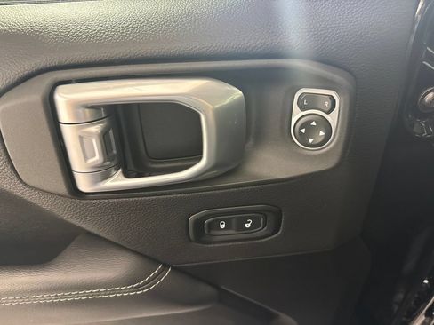 Used 2023 Jeep Wrangler Unlimited Sahara w/ LED Lighting Group AWD/4WD image 17