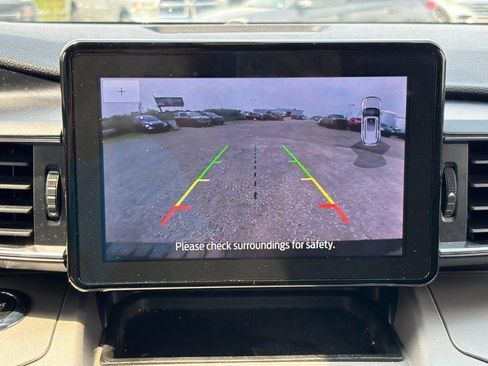 Used 2022 Ford Explorer XLT w/ Equipment Group 202A AWD/4WD image 24