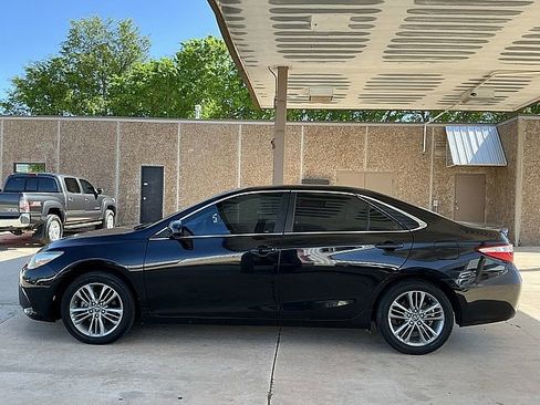 Used 2016 Toyota Camry SE image 8