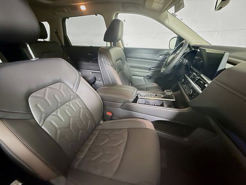 New 2026 Nissan Pathfinder Platinum AWD/4WD image 30