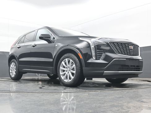 Used 2023 Cadillac XT4 Luxury w/ Cold Weather Package image 26
