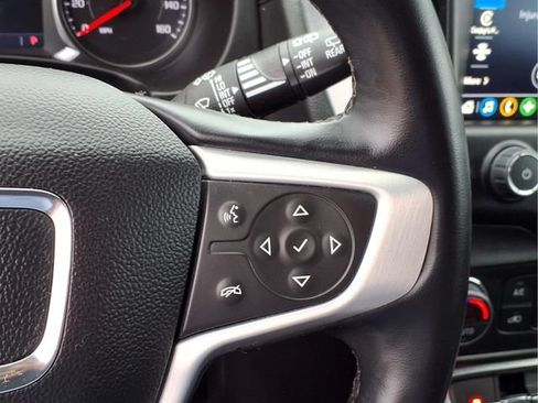 Used 2024 GMC Terrain SLT AWD/4WD image 12