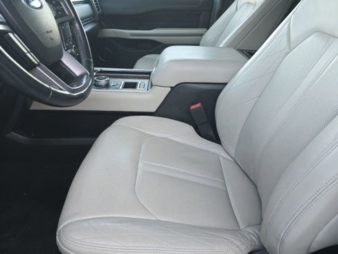 Used 2020 Ford Expedition Platinum image 17