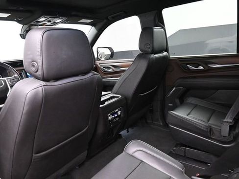 Used 2021 GMC Yukon Denali w/ Denali Premium Package image 16