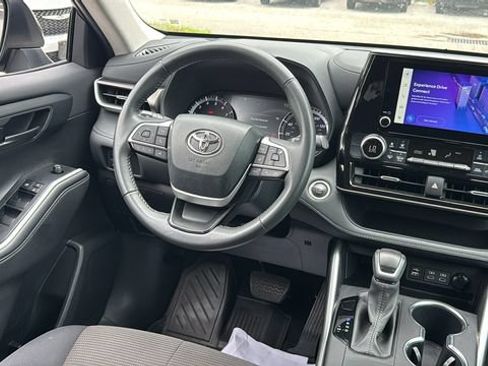 Certified 2024 Toyota Highlander LE FWD image 15