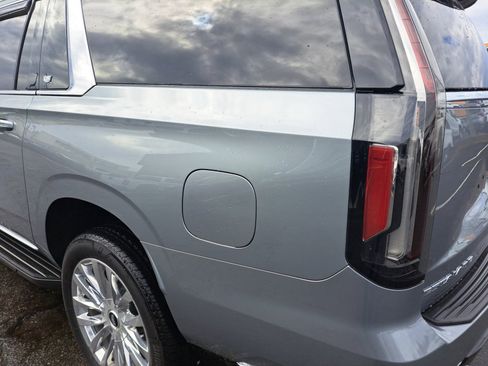 Used 2024 Cadillac Escalade ESV Premium Luxury image 20