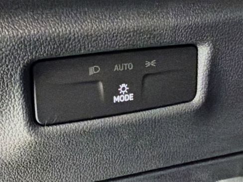 New 2026 Volkswagen Tiguan SE FWD image 10