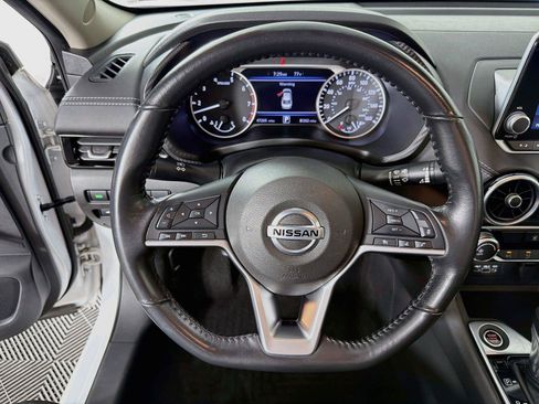 Used 2022 Nissan Sentra SV FWD image 3