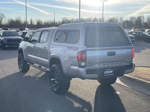 Used 2017 Toyota Tacoma SR image 5