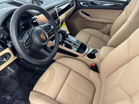 New 2026 Porsche Macan image 4