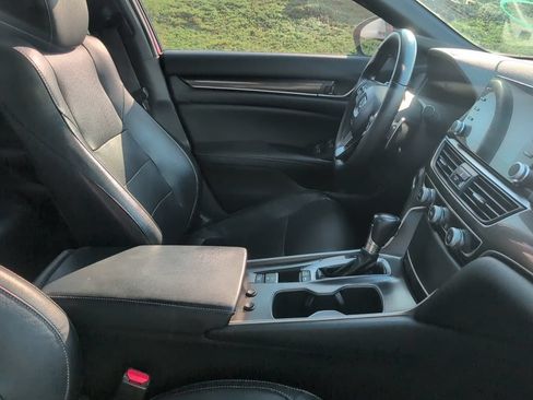Used 2018 Honda Accord Sport image 2