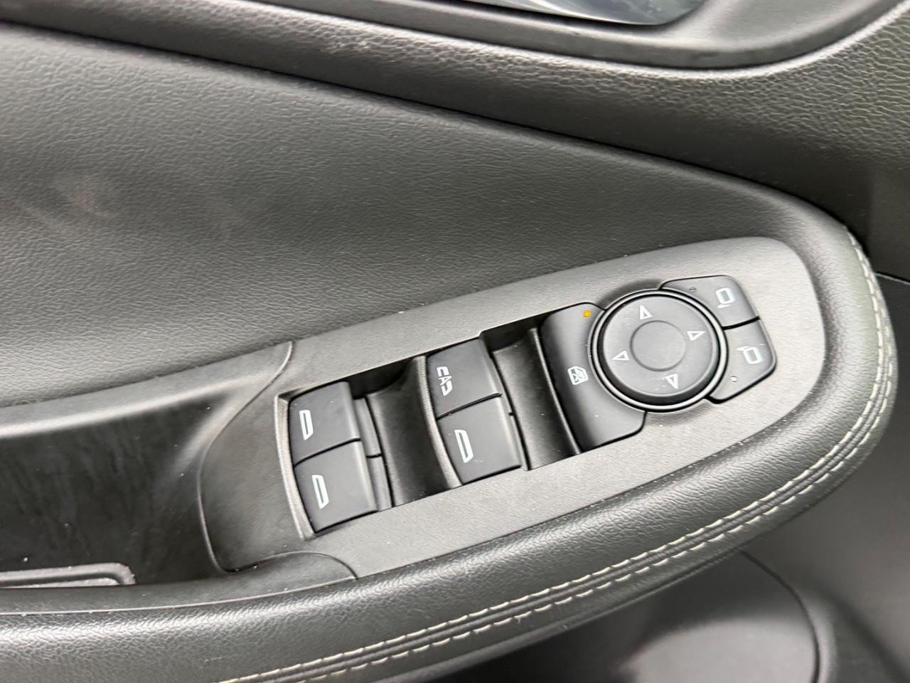 Used 2022 Buick Encore GX Select w/ Sport Touring Package FWD image 18