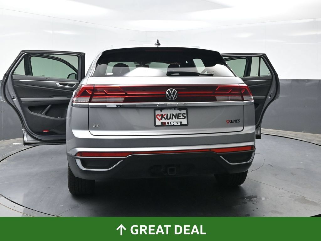 Used 2025 Volkswagen Atlas Cross Sport SE FWD image 61