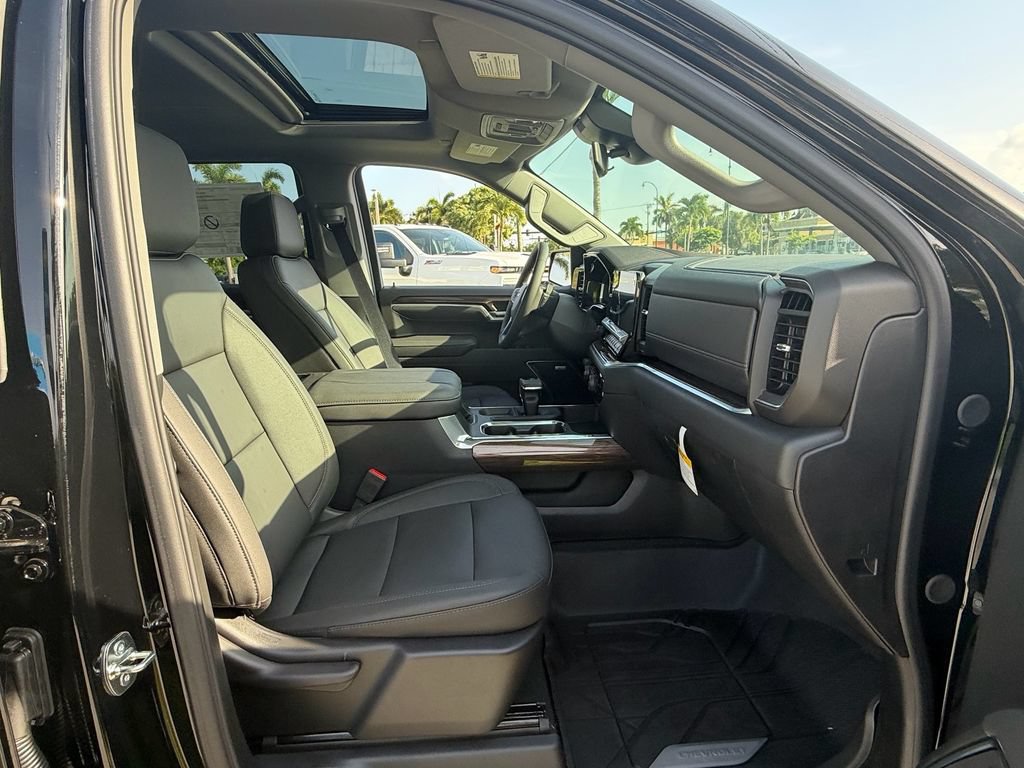 New 2026 Chevrolet Silverado 1500 RST w/ Redline Edition AWD/4WD image 8