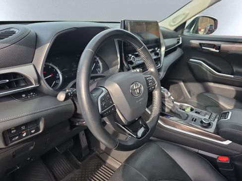Used 2021 Toyota Highlander Platinum AWD/4WD image 17